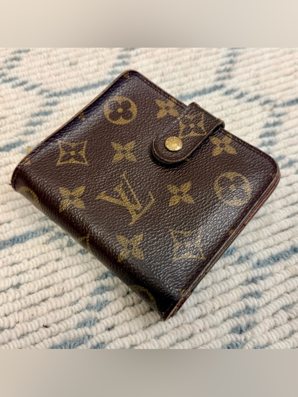 LOUIS VUITTON Vintage Y2K Classic Brown Monogram Leather Compact Bi-Fold Wallet - Picture 3 of 16